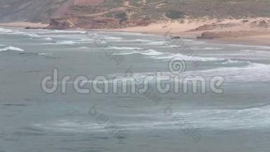 大西洋冲浪浪潮，阿尔加维，葡萄牙。